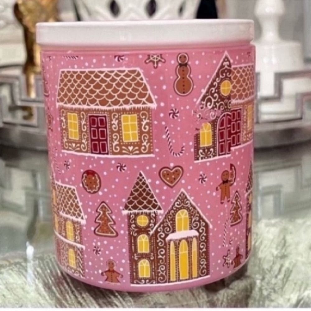 New Scented 14oz candle in teal gingerbread container